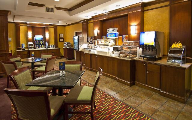 Holiday Inn Express Hotel & Suites Tupelo by IHG