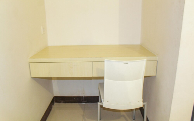 Homey and Simply Furnished Studio Apartment at 19 Avenue