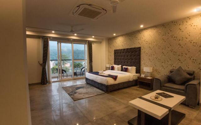HOLYWATER Hotel by Ganga Kinare (150 mts from Ganga Ghat)