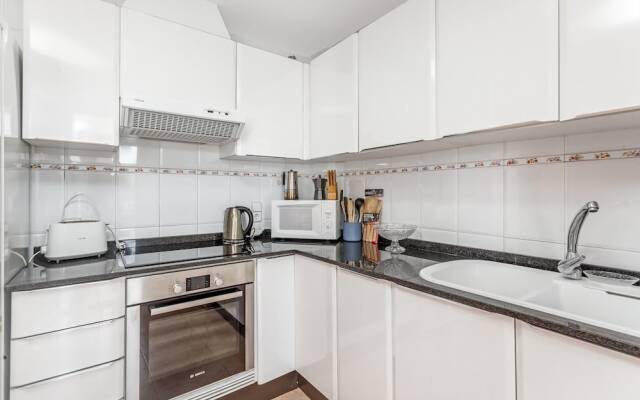 Gorgeous 2-bed Apartment Near the Beach