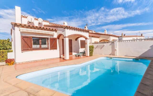 Cosy Holiday Home L'escala With Swimming Pool