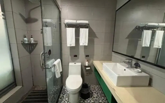 GME Anqing City Qianshan County Fortune Plaza Hotel