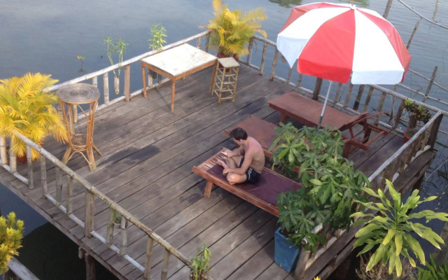 Golden River Resort