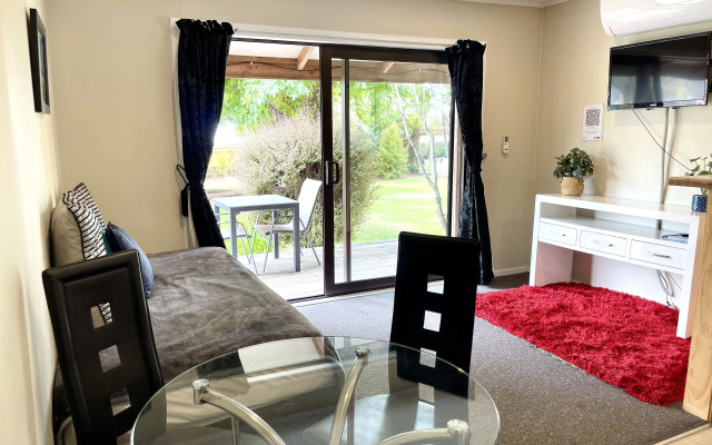 Motuoapa Bay Motel