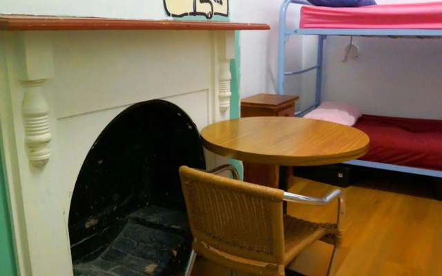 Sundancer Backpackers Resort