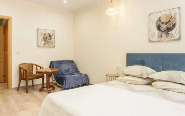 Апартаменты на улице Лейтенанта Яналова 5А