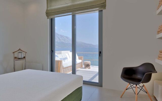 Villa Kastos-Beachfront Villa