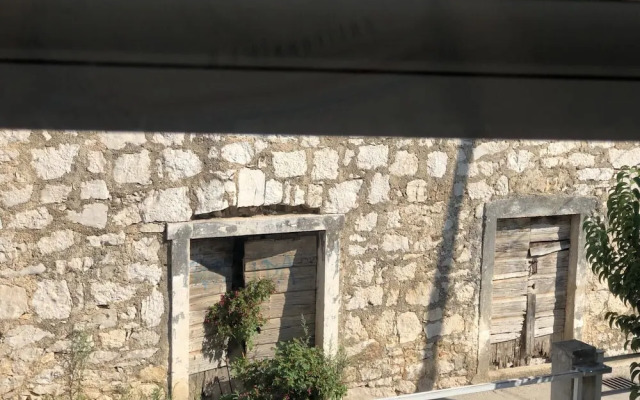 No5 Town-view Attic Studio