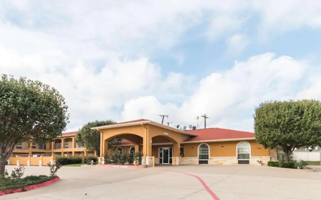 Motel 6 Alvarado, TX