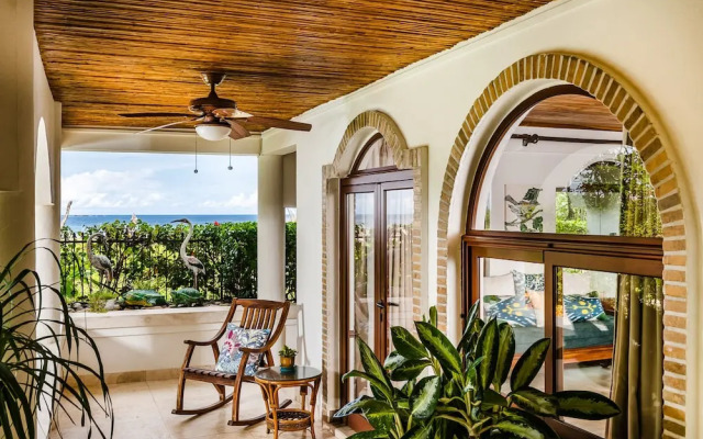 Luxury Beachfront 5 Bedroom Villa on Famous Beach