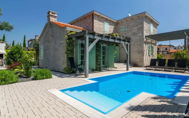 Villa Zelda Comfortable Holiday Residence