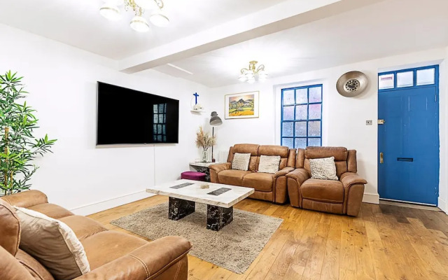 Spacious 4-bed House Near Liverpool St