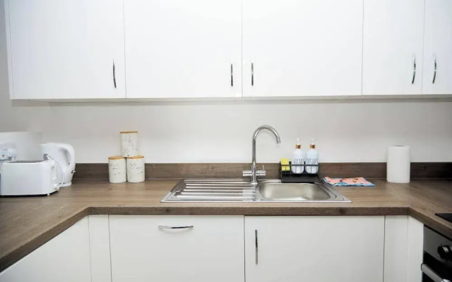 Apartment-sleeps4-streetparking-balcony-duplex