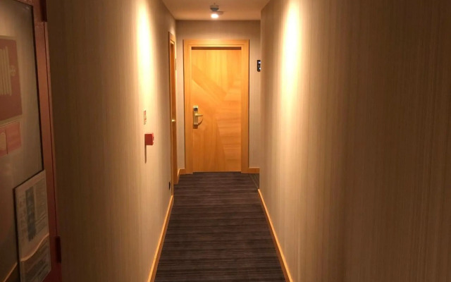 Maywood Hotel