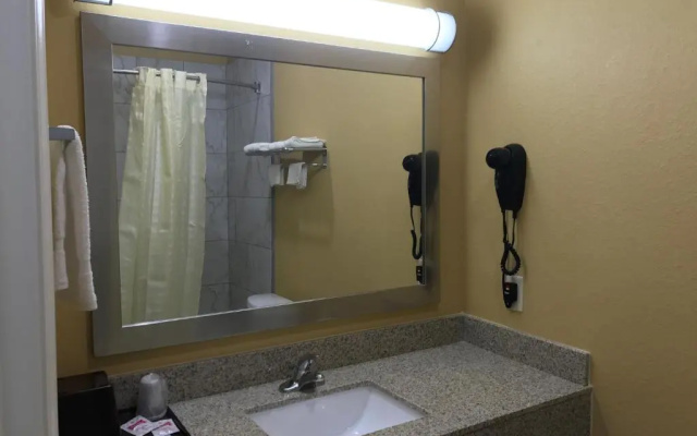 Deluxe Inn & Suites Baytown