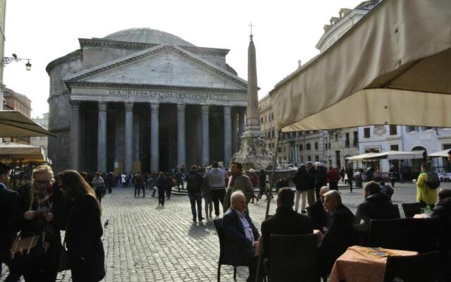 Pantheon Domus Valentino