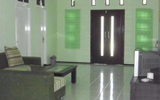 Villa Keluarga "Pondok Daun"