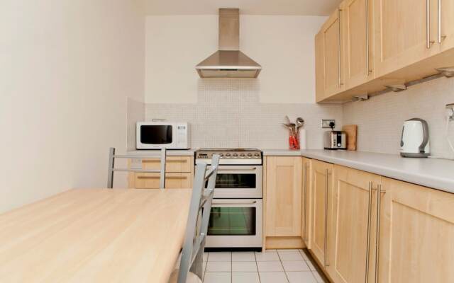 Warm East London Apartment - Sleeps 4