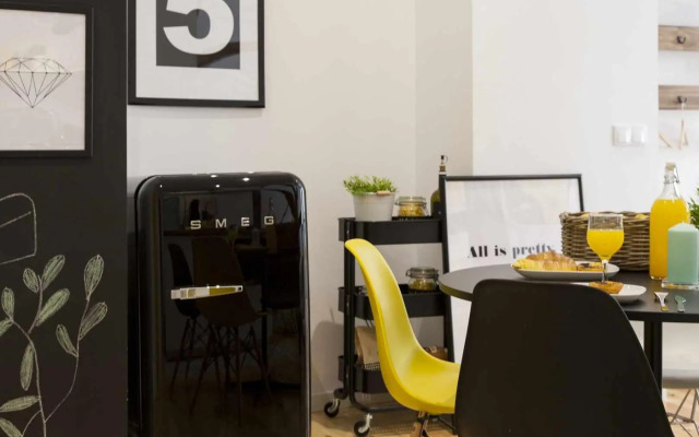 Modern New Studio in City Center- Yellow