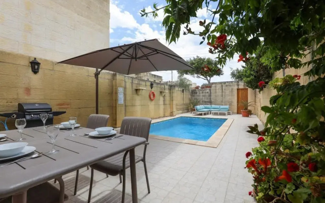Your Rustic Retreat in Gozo With a Pool