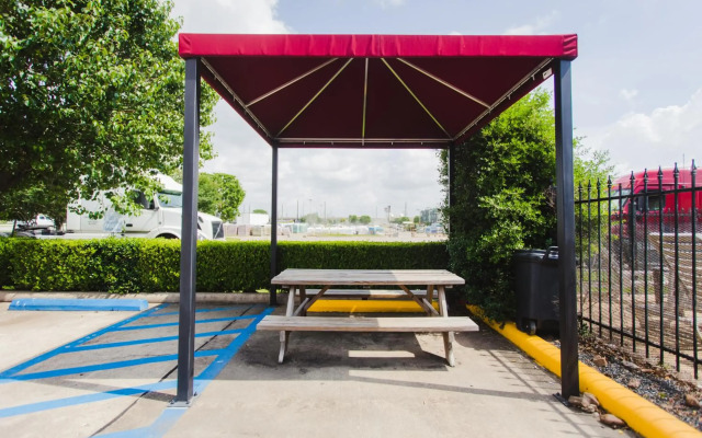 Days Inn by Wyndham Rosenberg