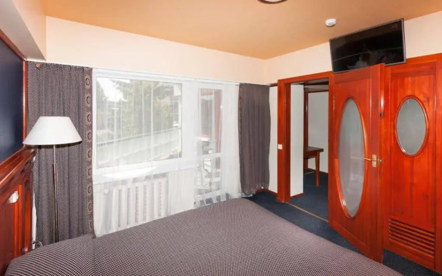 Tauras Center Hotel