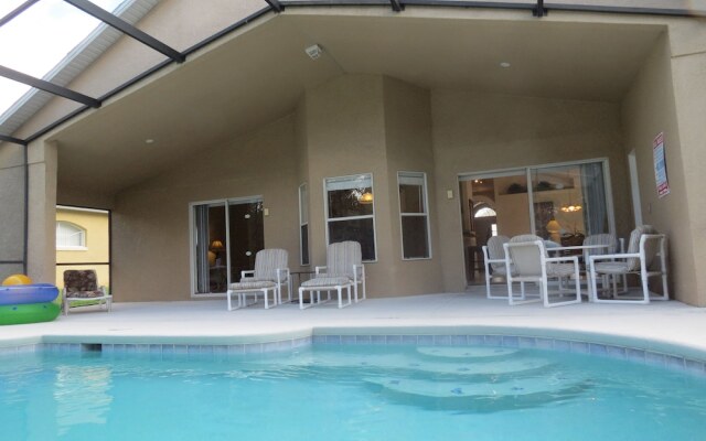 Deluxe Pool Homes by SVV