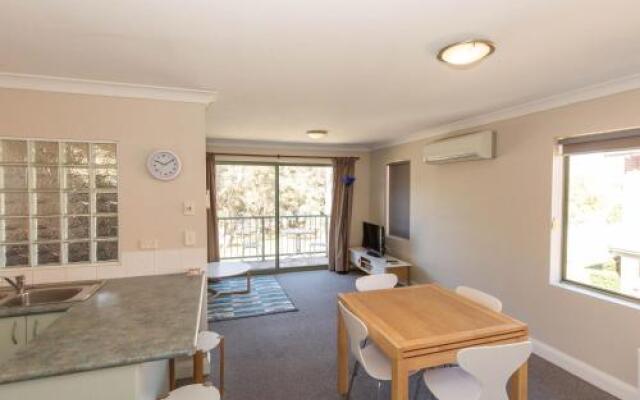 Cobb & Co 3/39 Cobbon Crescent