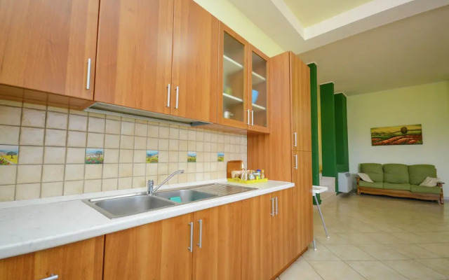 Apartment With Lovely Pool