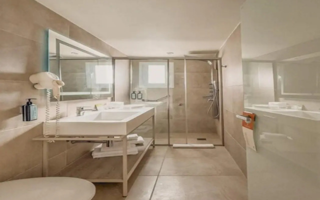 St. George Lycabettus Lifestyle Hotel