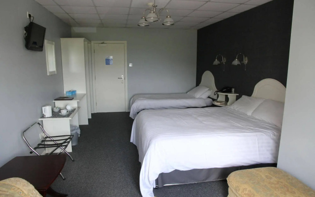 5 Corners Guest Inn