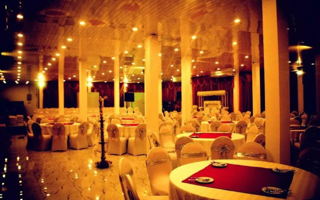 Gandhi Guest House & White Palace