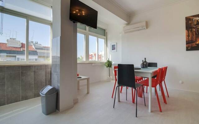 Modern 2 Bedroom Apartment With Views in Lisbon