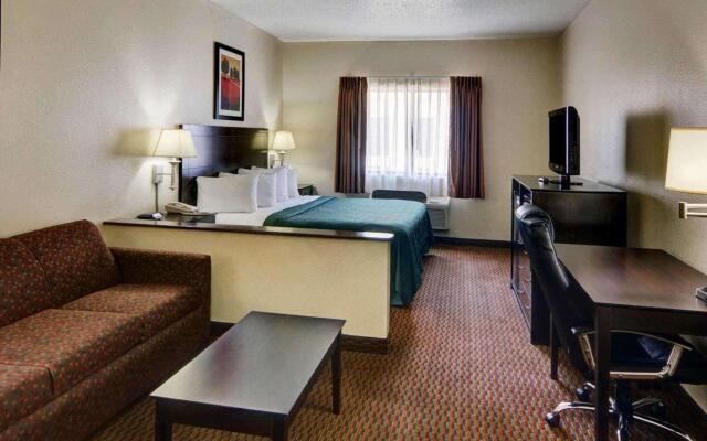 Quality Inn & Suites Wichita Falls I-44