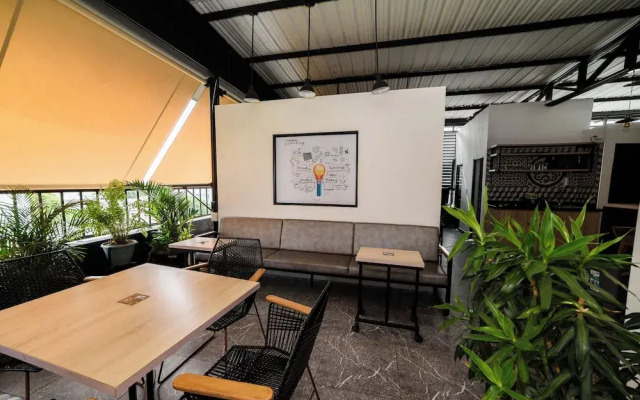Caobos Center Coliving & Coworking