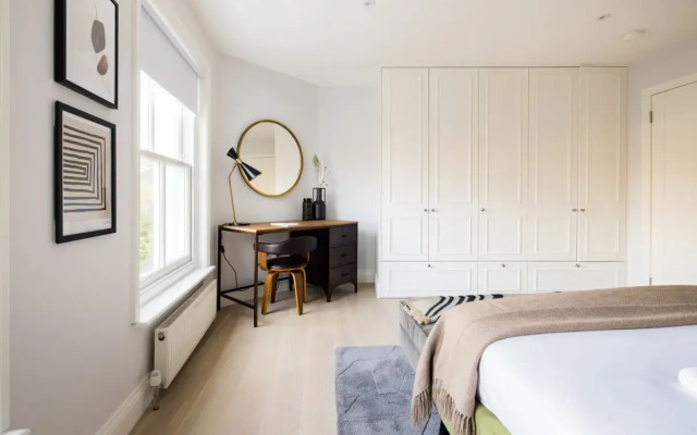 The Margravine Maisonette - Modern & Bright 2BDR Flat
