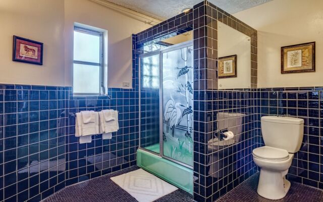 'ledge Lodge' Burkesville Getaway: Pool & Views!