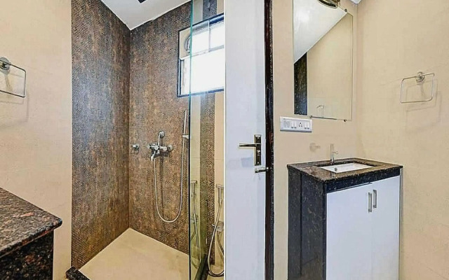 Collection O 80638 Roshans Inn