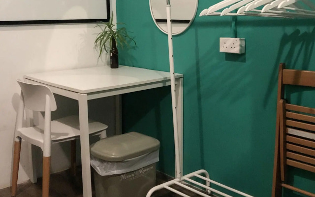 Hop Inn - Hostel