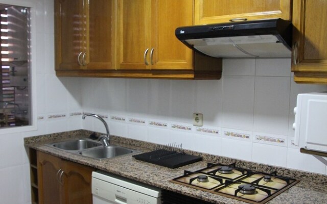 Amplio y comodo apartamento con parking
