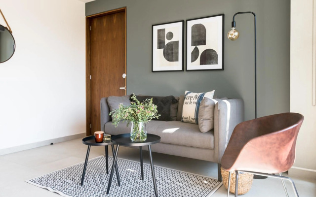 Alcazar Apartments by Host Me Tender