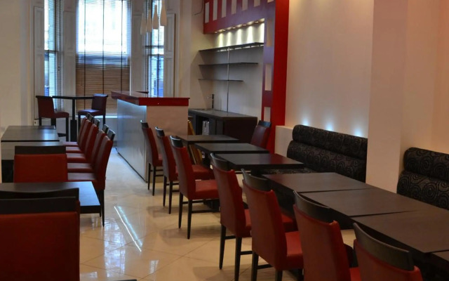 Cromwell International Hotel