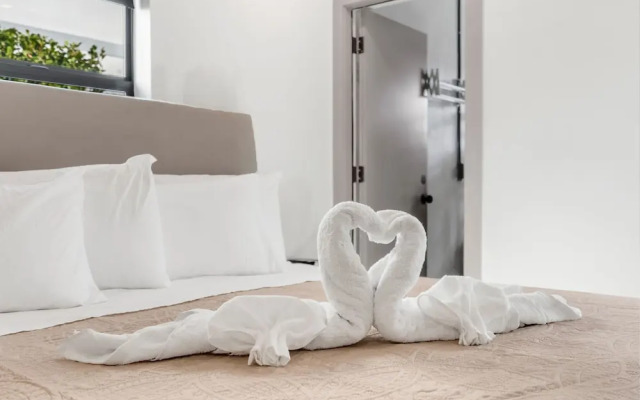 Lauderdale 1 Bedroom Lux by Opus