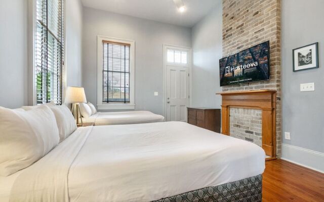 Hosteeva 2BR Steps to St. Charles Ave