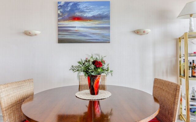 Beachfront Apartment in Grancamp-maisy With Terrace