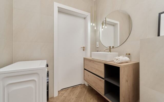 Wrocław Central Apartment by Renters