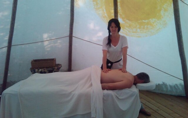 Aux Tipis de la Rivière Sauvage