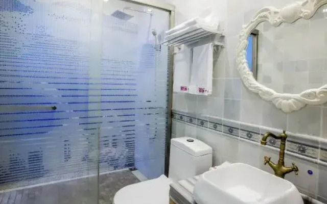 Yueyang Qingcheng Theme Hotel
