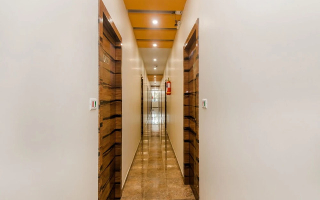 OYO 9327 Royce Executive