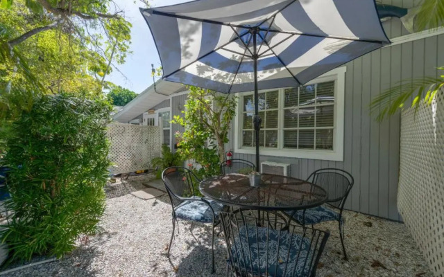 Tarpon Tale Inn